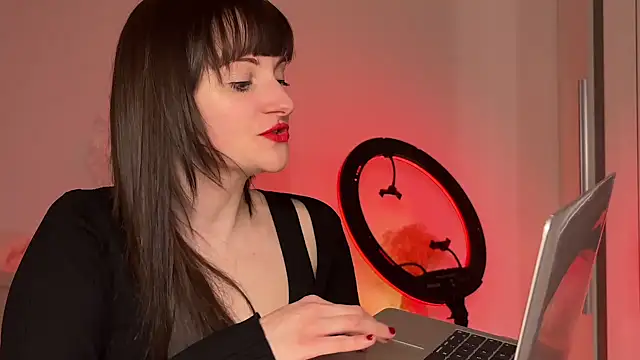 victoirenextdoor online show from 01.23.25