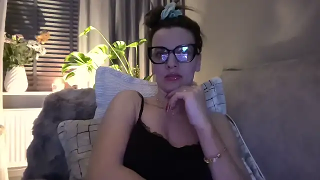 SweetMonicaUK online show from 03.21.26