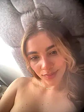 Snapshot of xia_foxxy chatting on 09.21.25 xia foxxy online show from 09.21.25