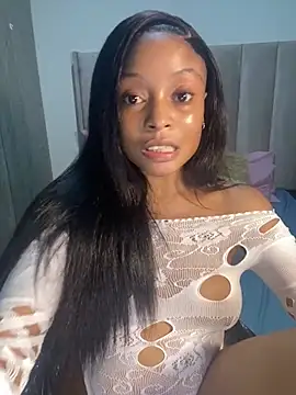 Snapshot of SexyDee025 chatting on 12.19.24 SexyDee025 online show from 12.19.24