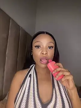 Snapshot of SexyDee025 chatting on 03.02.25 SexyDee025 online show from 03.02.25