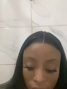 Snapshot of SexyDee025 chatting on 03.02.25 SexyDee025 online show from 03.02.25