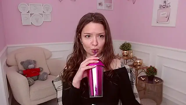 LucySkilar online show from 03.31.26