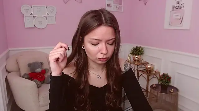 Snapshot of LucySkilar chatting on 06.02.26 LucySkilar online show from 06.02.26