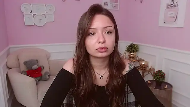 Snapshot of LucySkilar chatting on 06.07.26 LucySkilar online show from 06.07.26
