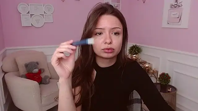 Snapshot of LucySkilar chatting on 06.22.26 LucySkilar online show from 06.22.26