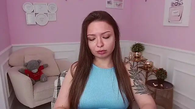 Snapshot of LucySkilar chatting on 07.24.26 LucySkilar online show from 07.24.26