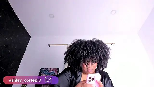 Snapshot of ashley_crotez chatting on 02.15.25 ashley crotez online show from 02.15.25