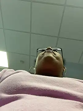 Snapshot of ebonyred chatting on 01.28.25 ebonyred online show from 01.28.25