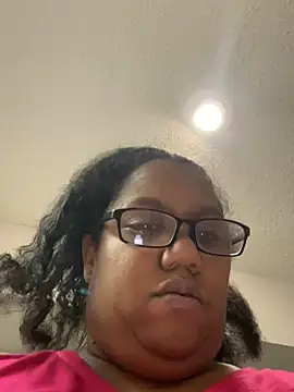 Snapshot of ebonyred chatting on 02.24.25 ebonyred online show from 02.24.25