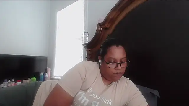 Snapshot of ebonyred chatting on 09.11.25 ebonyred online show from 09.11.25