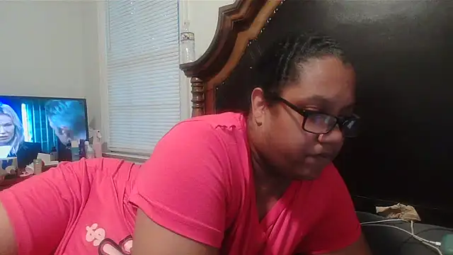 Snapshot of ebonyred chatting on 09.18.25 ebonyred online show from 09.18.25