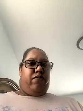 Snapshot of ebonyred chatting on 09.20.25 ebonyred online show from 09.20.25