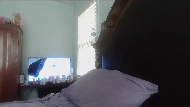 Snapshot of ebonyred chatting on 05.01.26 ebonyred online show from 05.01.26