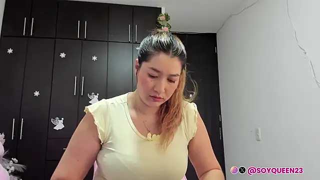 Soyqueen online show from 09.10.25