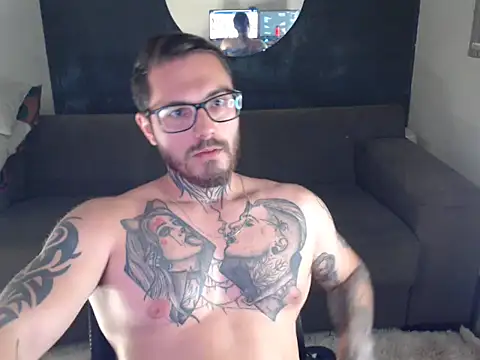 Snapshot of clark_r chatting on 09.24.25 clark r online show from 09.24.25