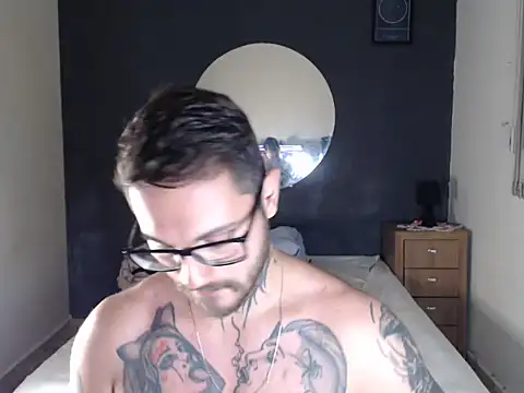 Snapshot of clark_r chatting on 11.13.25 clark r online show from 11.13.25