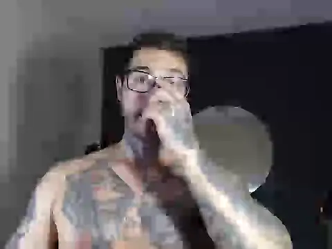 Snapshot of clark_r chatting on 12.15.25 clark r online show from 12.15.25