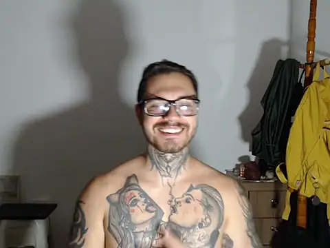 Snapshot of clark_r chatting on 01.16.26 clark r online show from 01.16.26