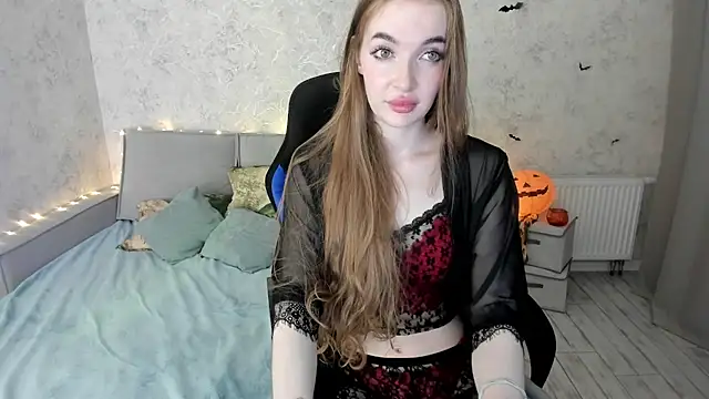 LissaCain online show from 10.16.25