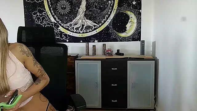 Snapshot of SexxyLiviaa chatting on 04.23.26 SexxyLiviaa online show from 04.23.26