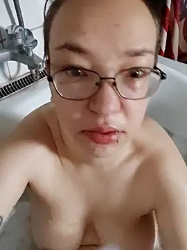 Isabella Geney online show from 11.10.25