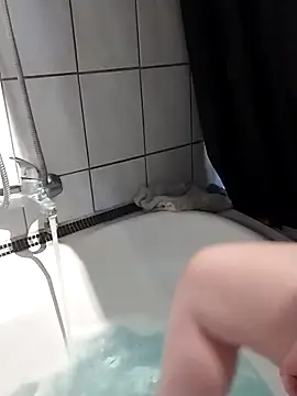 Isabella Geney online show from 03.31.26