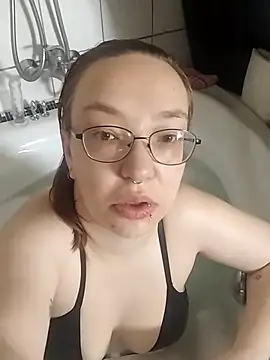 Isabella Geney online show from 04.23.26