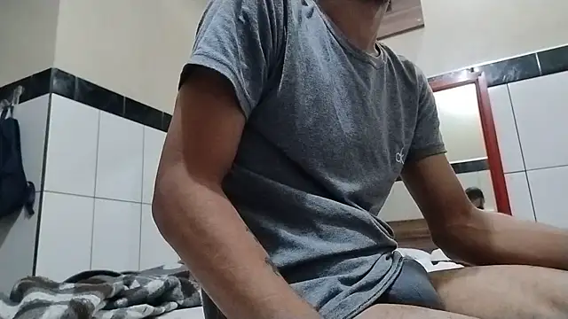 UncutToyBoy23cm online show from 05.18.26