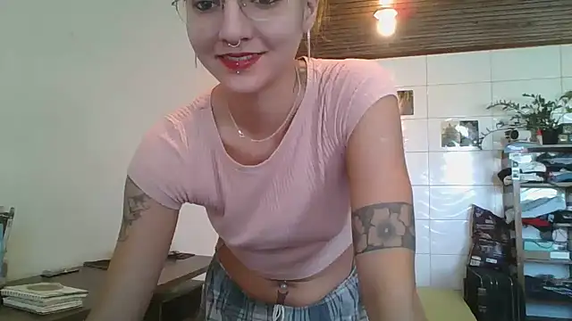 Snapshot of SweetyBabyDemon chatting on 04.30.26 SweetyBabyDemon online show from 04.30.26
