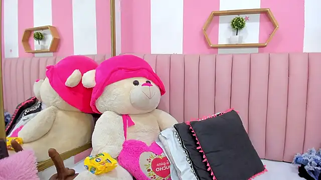 ISABELLA 020 online show from 11.11.25