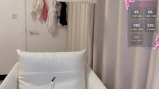 Snapshot of NIna-7 chatting on 03.17.25 NIna-7 online show from 03.17.25