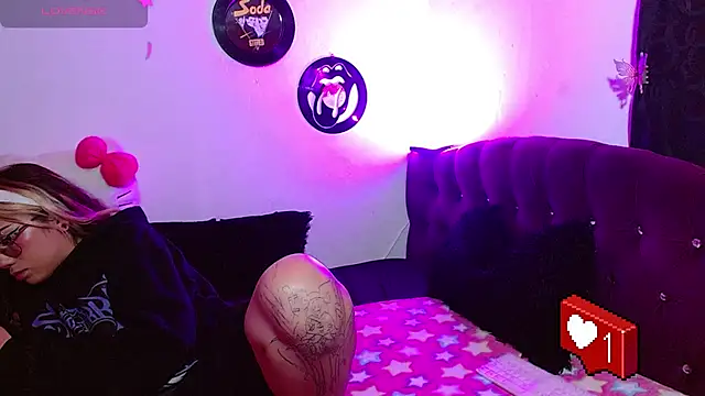 Snapshot of squirt_charlott chatting on 01.26.25 squirt charlott online show from 01.26.25