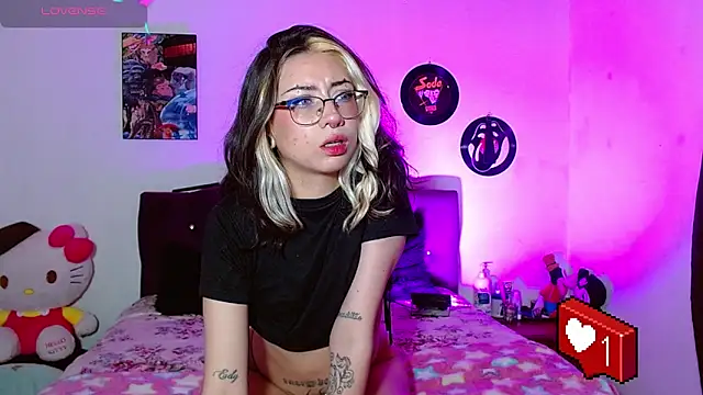 Snapshot of squirt_charlott chatting on 02.11.25 squirt charlott online show from 02.11.25