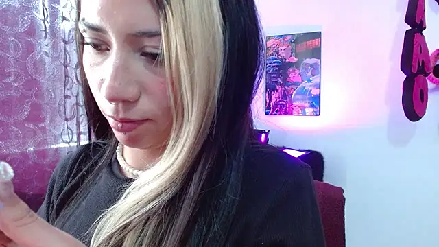Snapshot of squirt_charlott chatting on 09.24.25 squirt charlott online show from 09.24.25