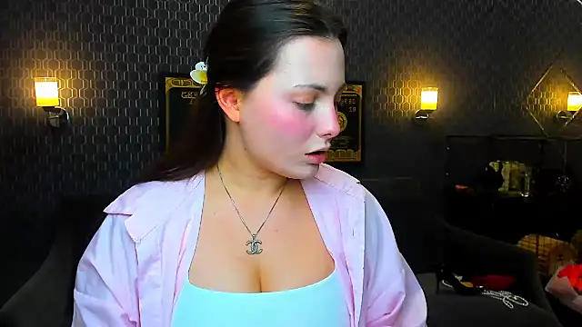 Snapshot of _extraterrestrial_ chatting on 10.28.25 extraterrestrial online show from 10.28.25