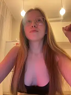 Eva Weyne online show from 02.20.25