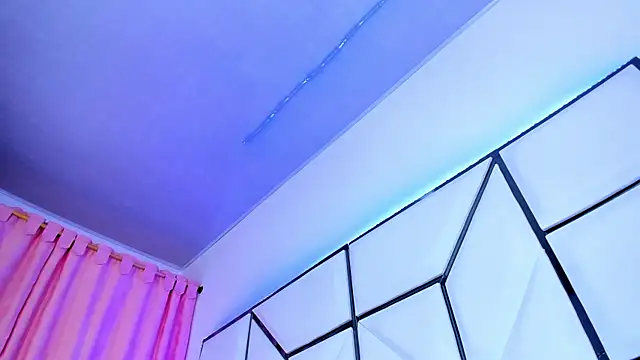 Snapshot of SarayRoyse chatting on 02.25.25 SarayRoyse online show from 02.25.25