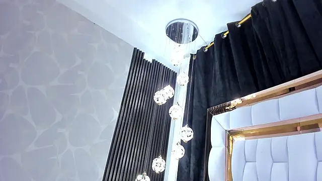 Snapshot of SarayRoyse chatting on 09.29.25 SarayRoyse online show from 09.29.25