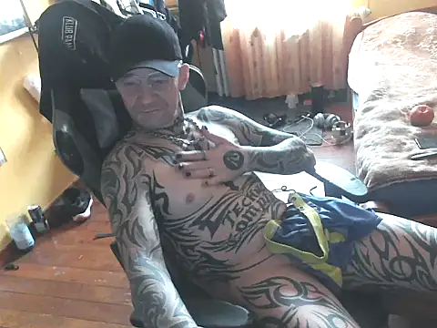 Snapshot of Tomi18cmm2 chatting on 04.05.26 Tomi18cmm2 online show from 04.05.26