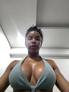 Snapshot of Brunettexio chatting on 01.25.25 Brunettexio online show from 01.25.25