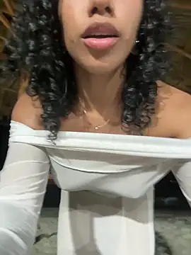 Snapshot of Brunettexio chatting on 03.21.25 Brunettexio online show from 03.21.25