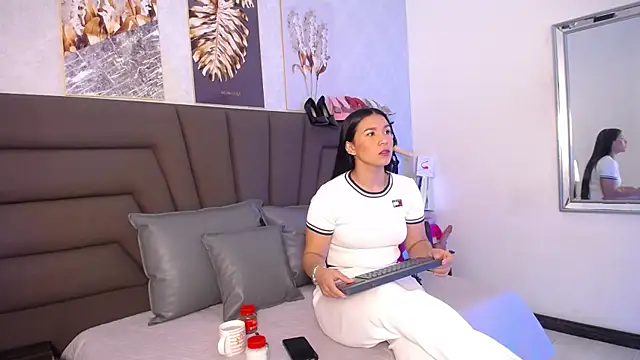 Sofi Perez  online show from 05.18.26