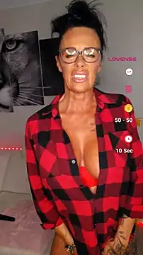Snapshot of Misses-Cougar chatting on 07.18.26 Misses-Cougar online show from 07.18.26