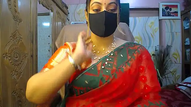 Snapshot of SohanaSabaSexy chatting on 12.15.25 SohanaSabaSexy online show from 12.15.25