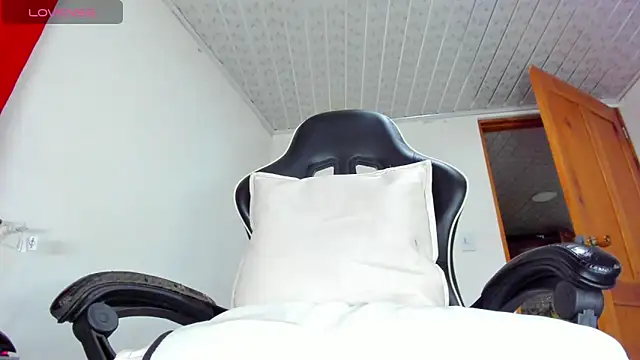 Holly Sailt online show from 04.13.26