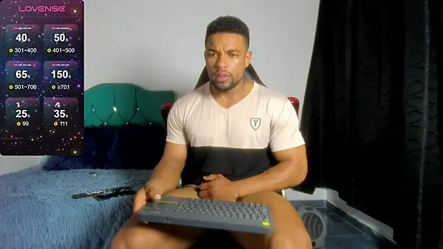 Snapshot of estebanlobo- chatting on 12.20.24 estebanlobo- online show from 12.20.24