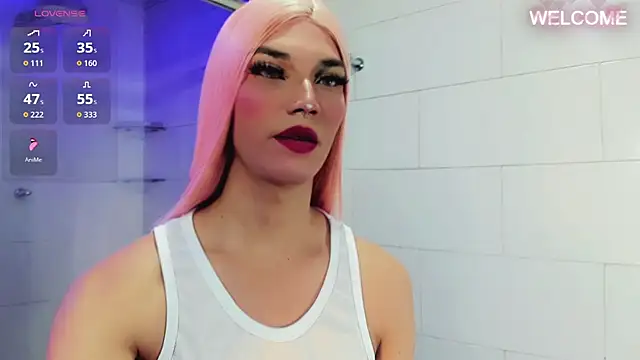 Snapshot of Victoria_Kastelo chatting on 10.30.25 Victoria Kastelo online show from 10.30.25