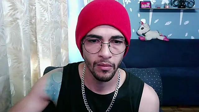 Snapshot of ponzothc chatting on 10.25.25 ponzothc online show from 10.25.25