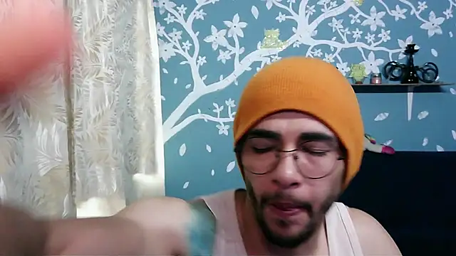 Snapshot of ponzothc chatting on 10.31.25 ponzothc online show from 10.31.25